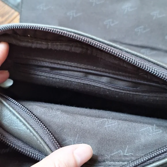 Brownish/Blackish Gloria Vanderbilt Classy Zippered Purse - Picture 4 of 5